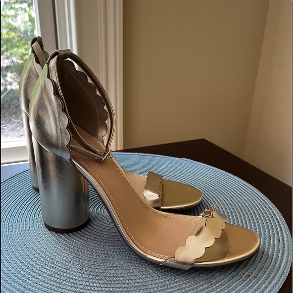 New! Never worn JustFab Gold Aleecia Chunky Heeled Sandals - Picture 3 of 13
